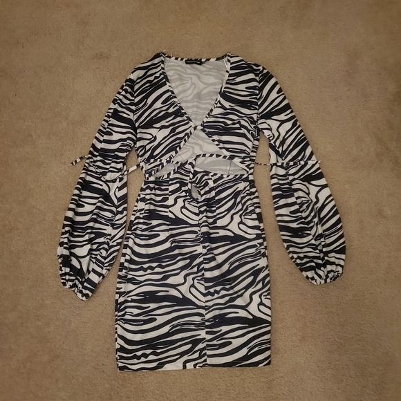 Pretty Little Thing Monochrome Zebra Print Tie Bust Cut Out Bodycon Dress - Picture 3 of 8